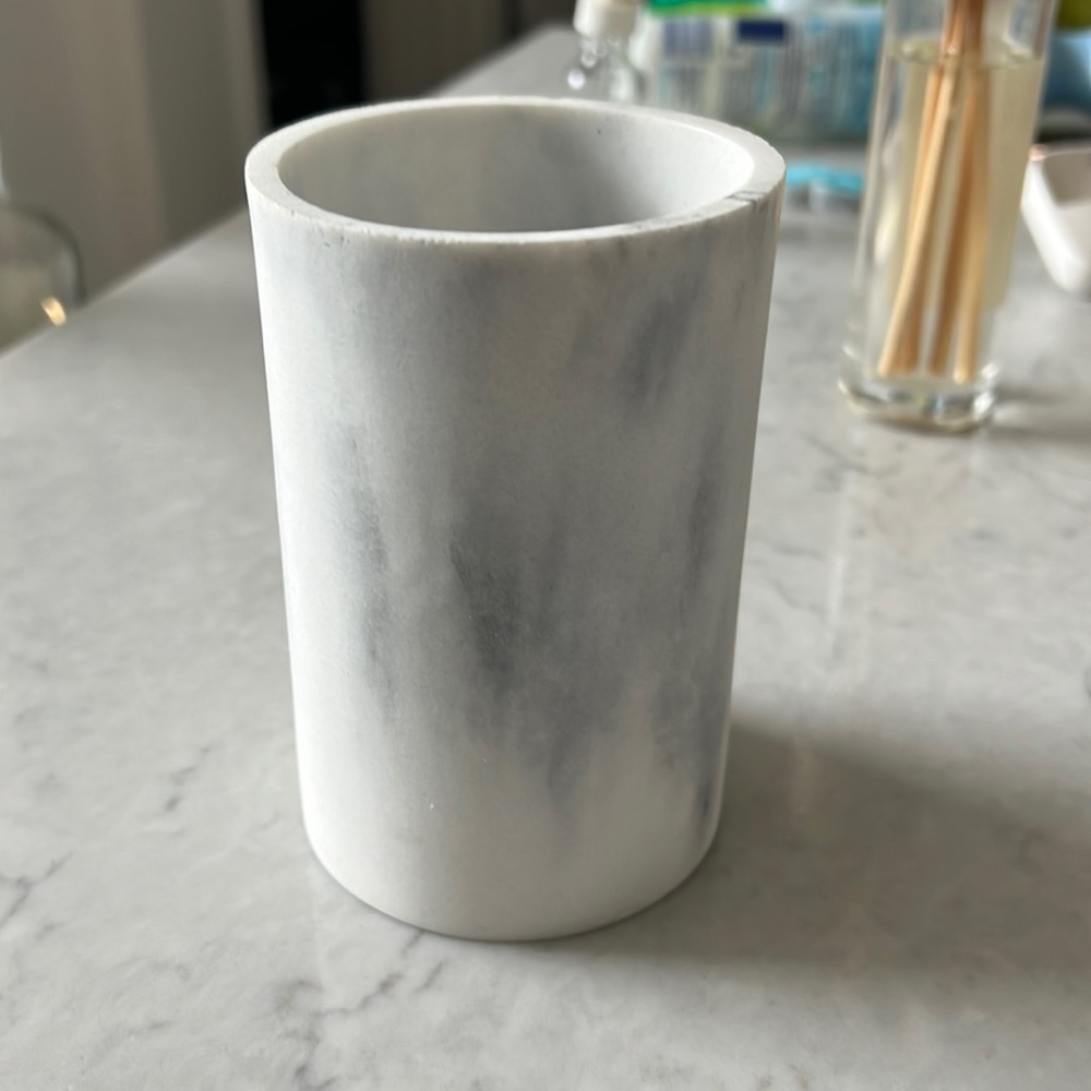 White marble round storage holder - bino